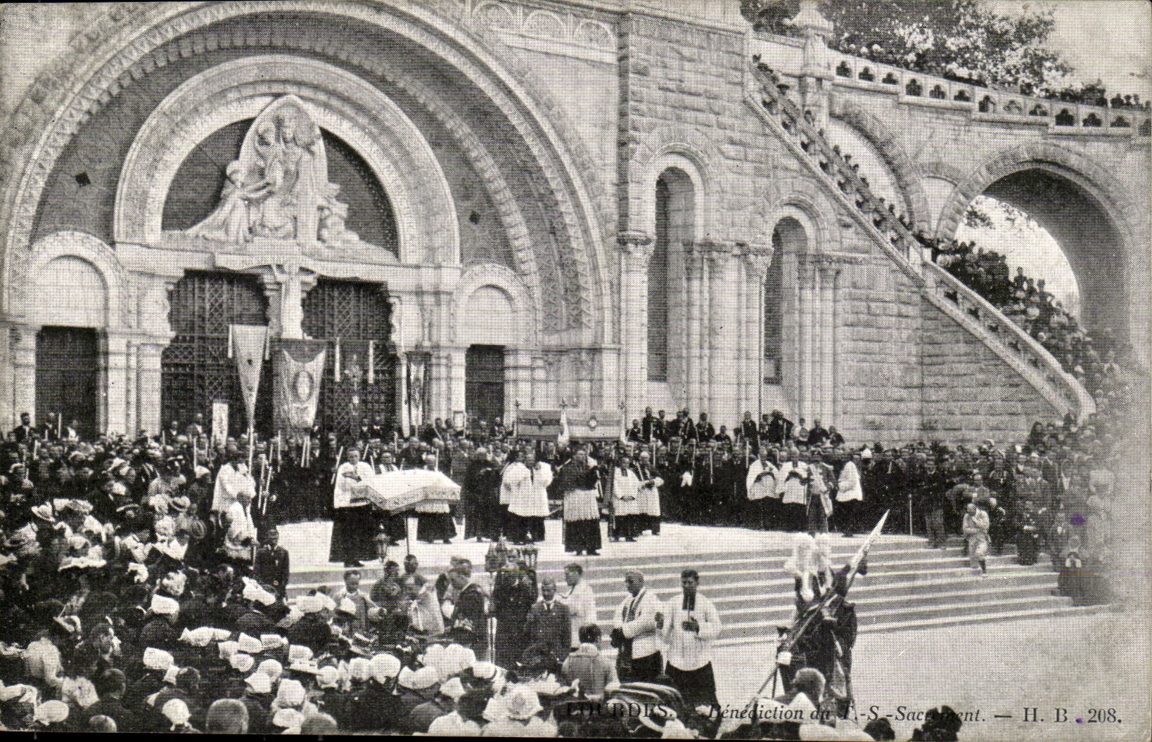 Lourdes - Benediction du Sacrement CPA - 
