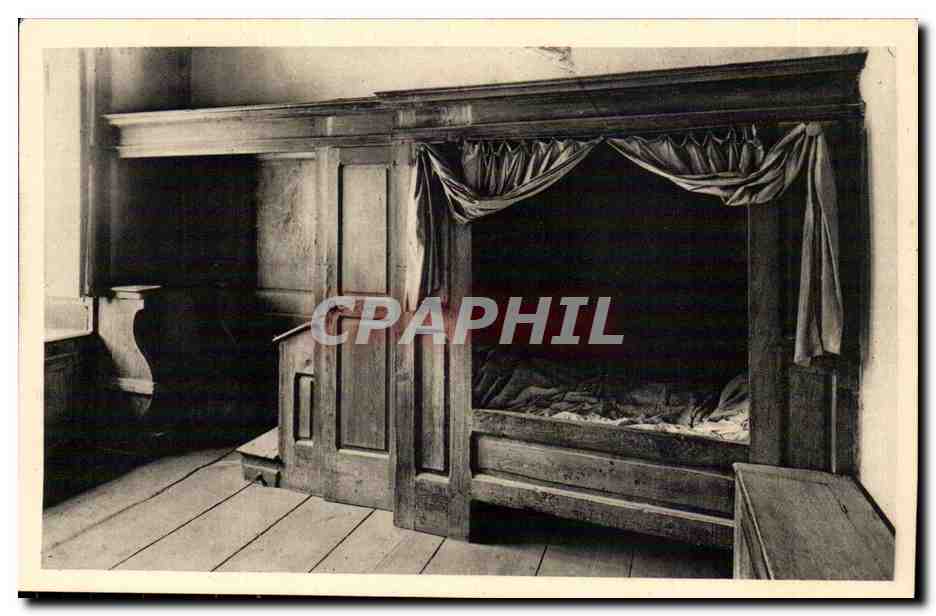 Chambre à lit à baldaquin — intérieur d'une maison ancienne — CPAPHIL