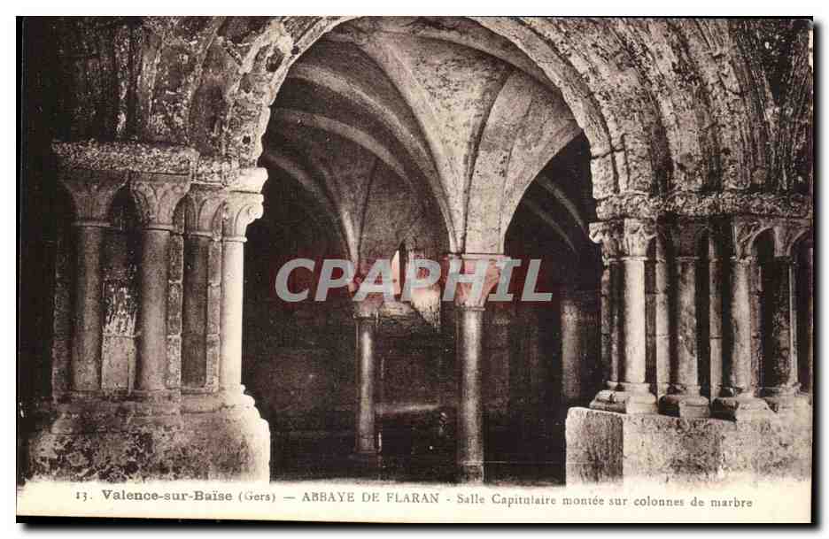 Valence-sur-Baïse (Gers) — Abbaye de Flaran — Salle Capitulaire moniée sur colonnes de marbre