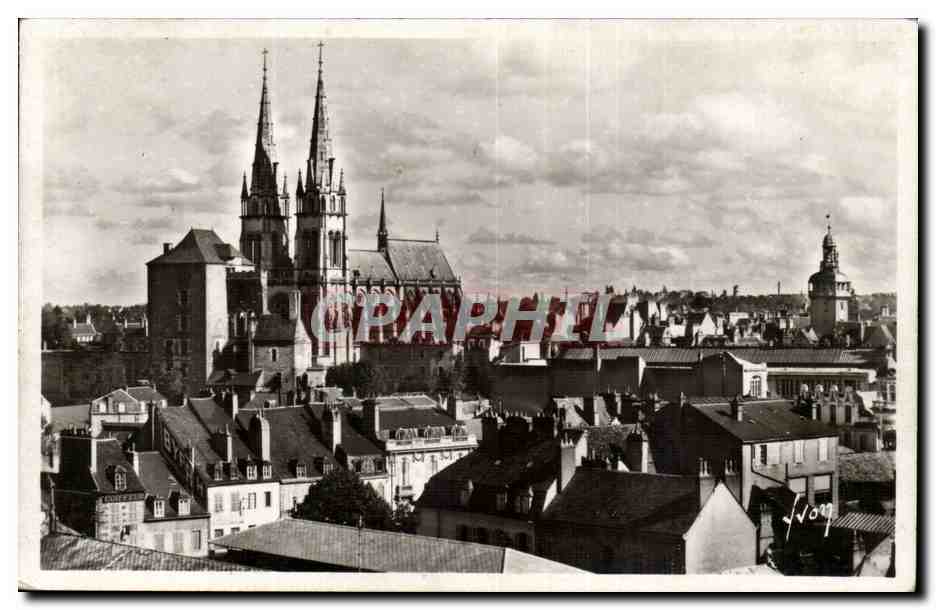 Moulins CPA La cathedrale et l ancien chateau des ducs de Bourbon