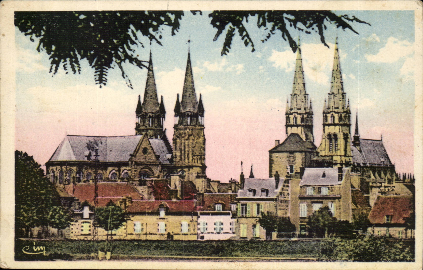 Moulins CPA La cathedrale et le sacre Coeur