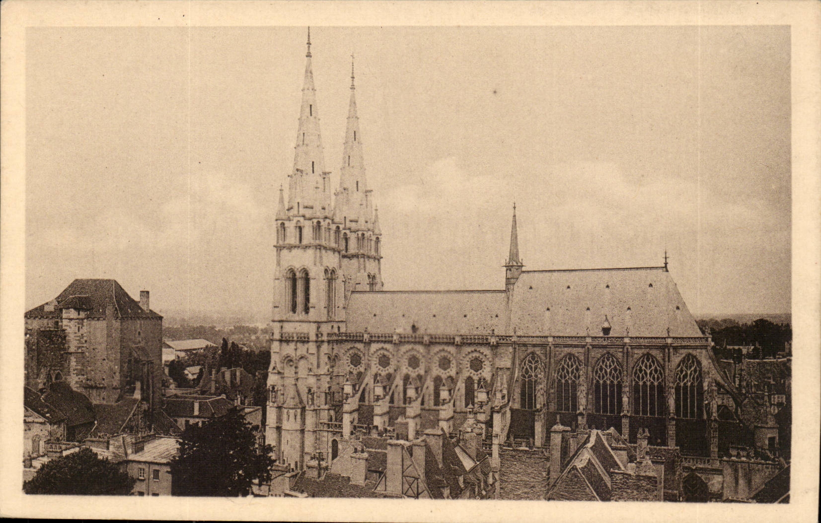 Moulins CPA La cathedrale