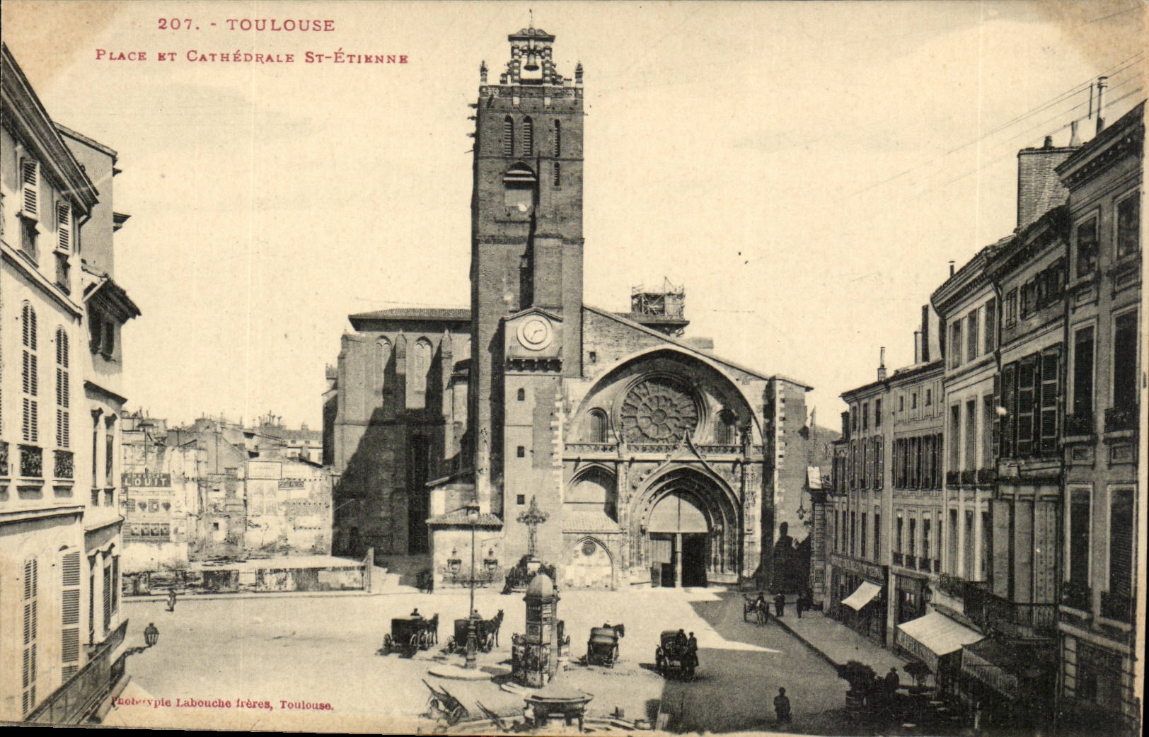 Toulouse CPA Place et cathedrale St Etienne