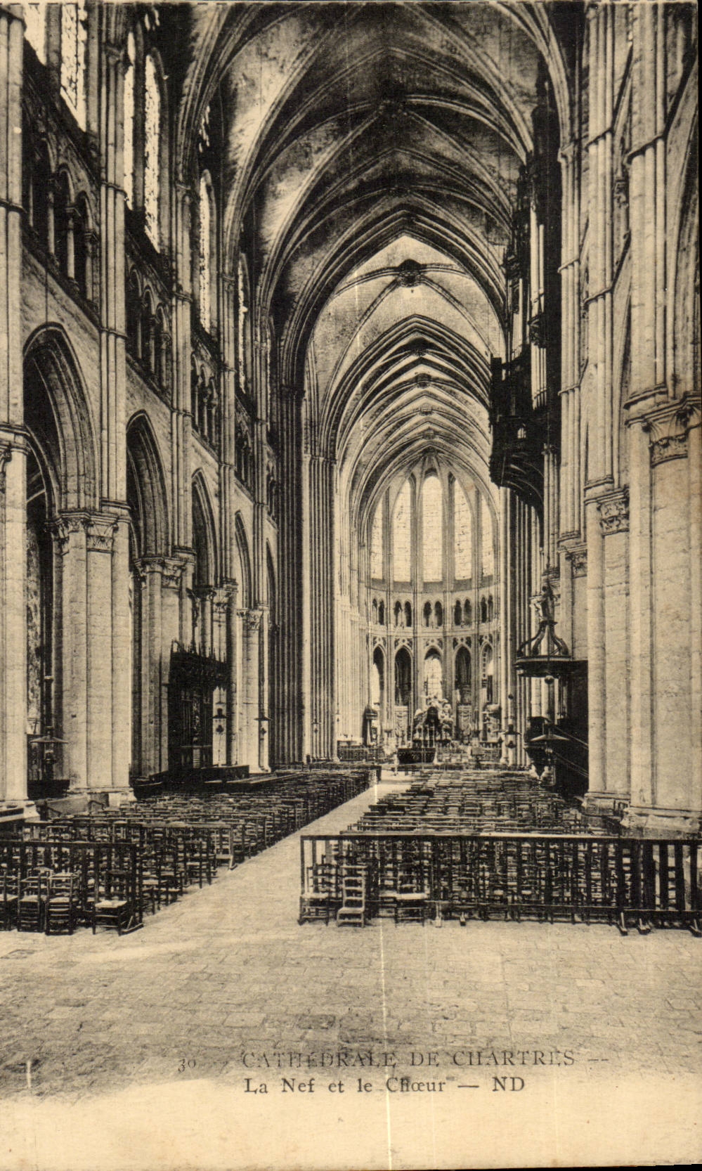 Chartres CPA La nef et le choeur