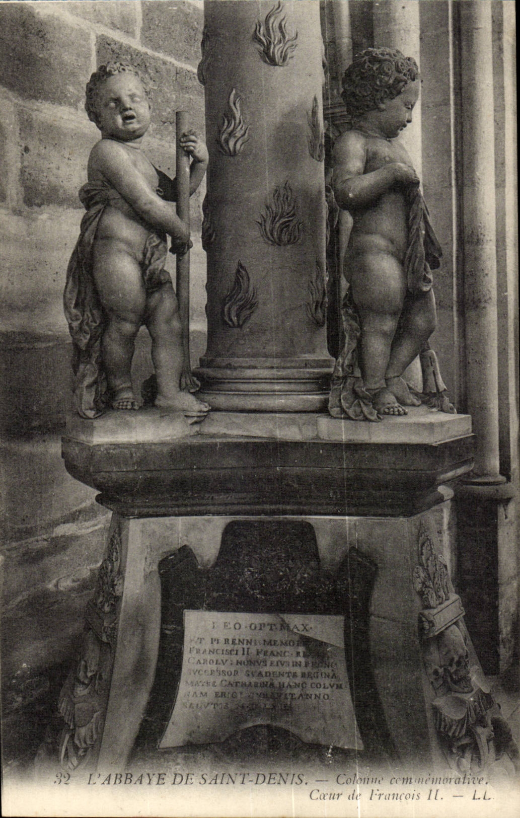 L'ABBAYE DE SAINT-DENIS — Colonne commémorative. Cœur de François II. — LL