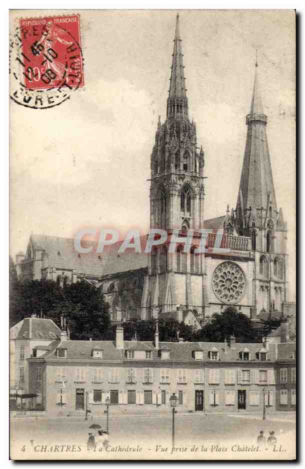 Chartres CPA La cathedrale Vue prise de la Place Chatelet