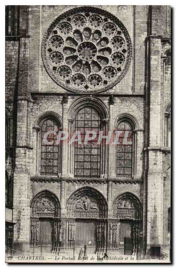 Chartres — Le Portail Royal de la Cathédrale et la Roseée — LE.