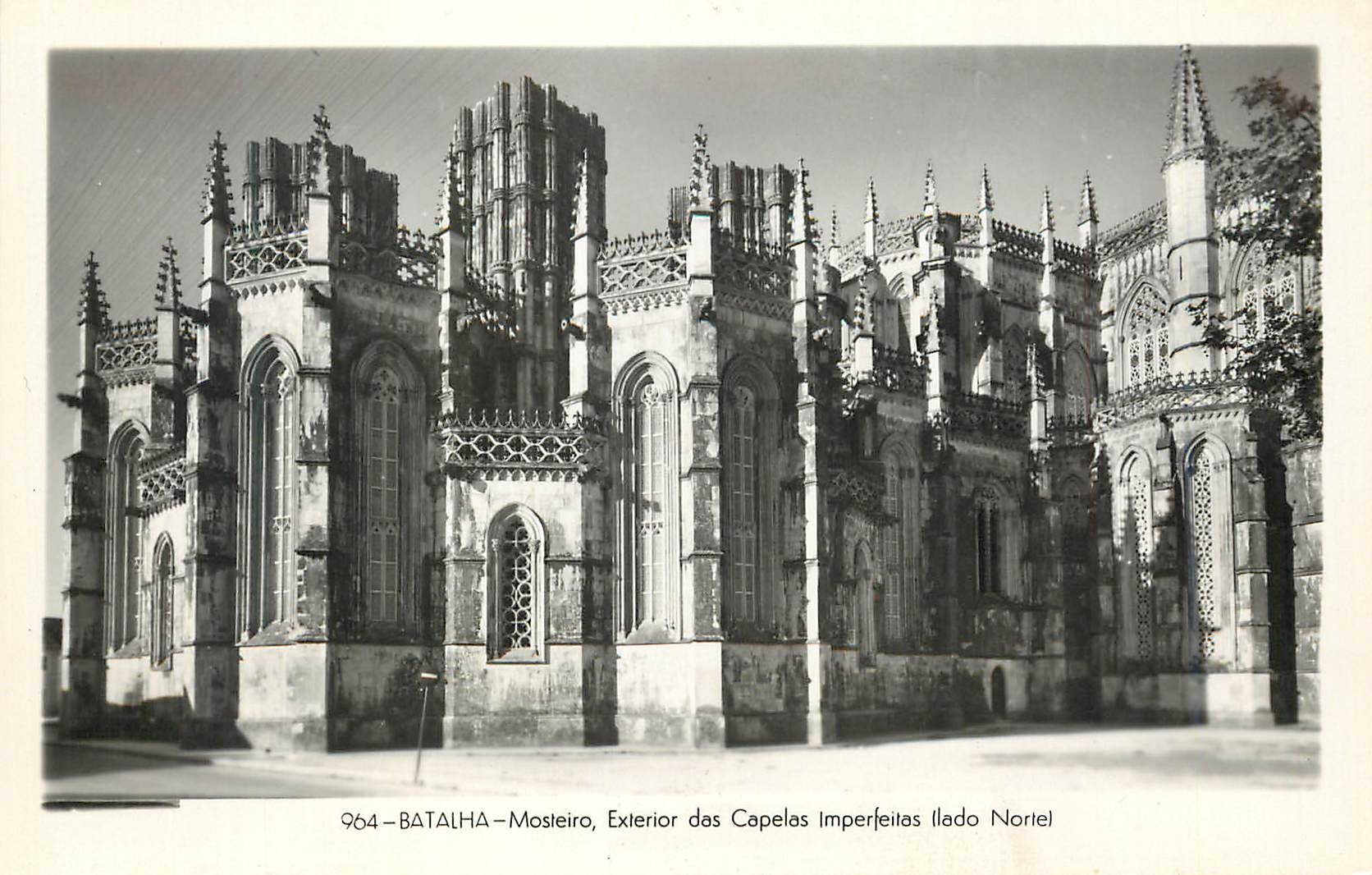 CPM Batalha Mosteiro Exterior das Capelas imperfeitas llado Noriel 