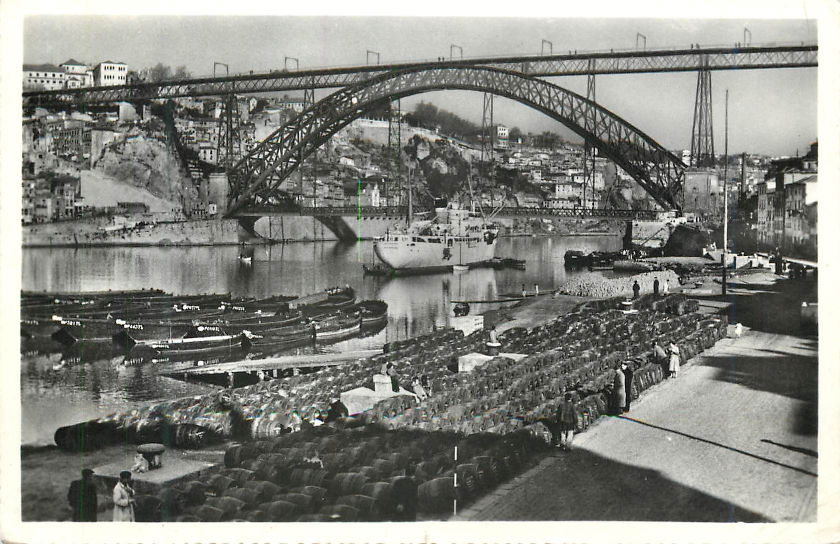 CPM Porto Exportation du Vin de Porto et Pont d Luiz I Bateau