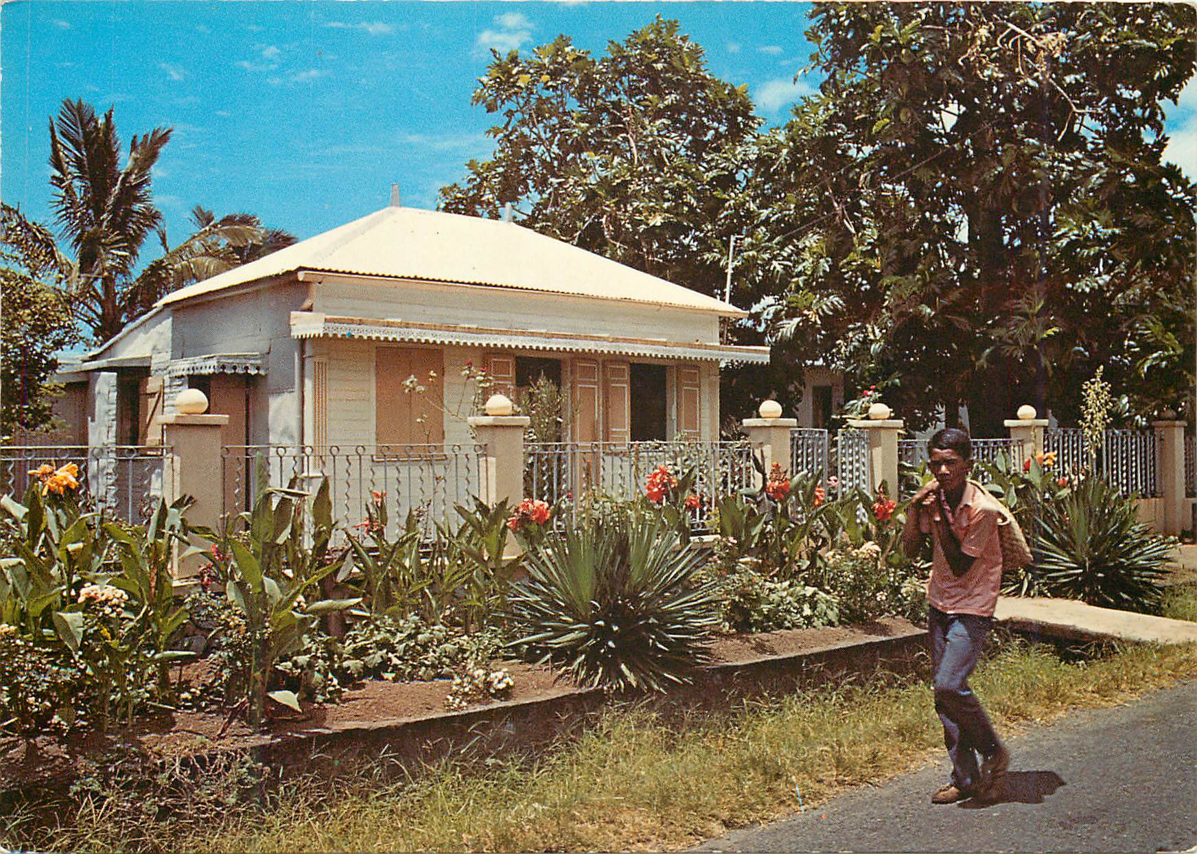 CPM Ile de la Reunion Case Creole dans le Sud de L'Ile 