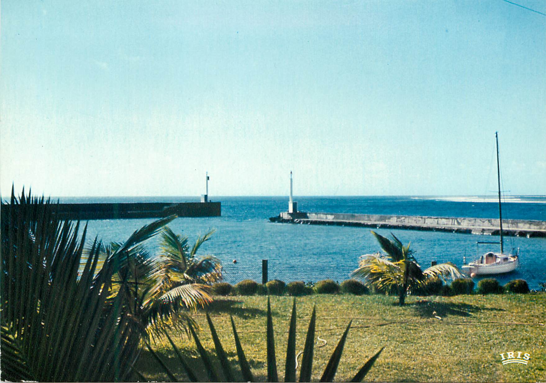 CPM La Reunion Saint Gilles les Bains L entree du port de plaisance 