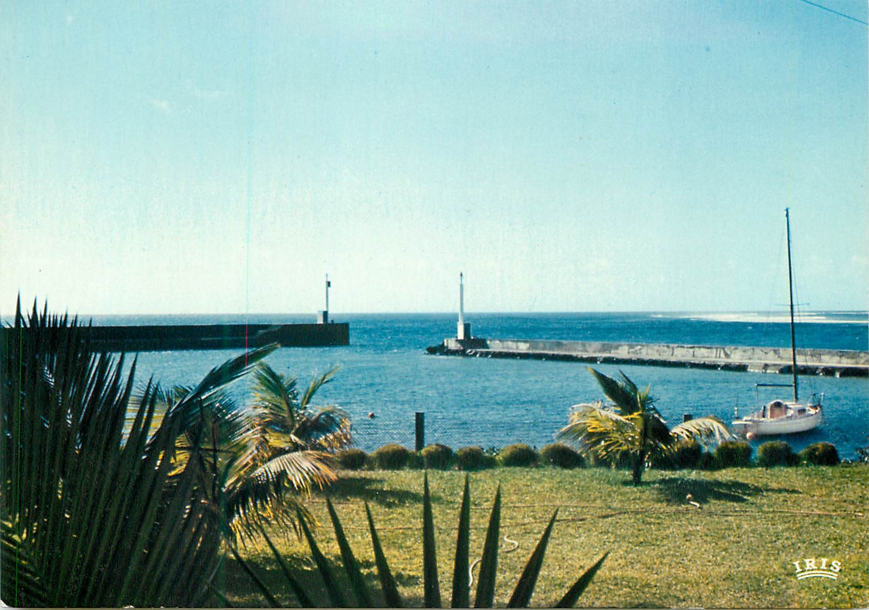 CPM La Reunion Saint Gilles les Bains L Entree du port de plaisance 
