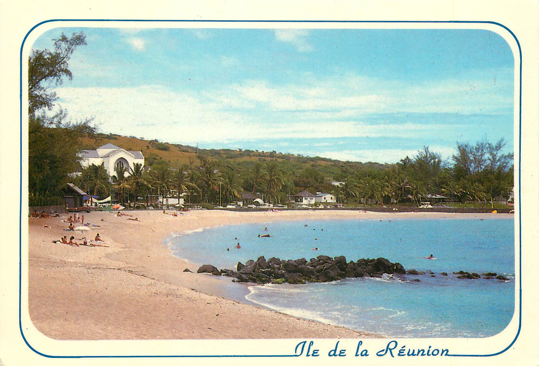 CPM Ile de la Reunion La plage des roches noires a Saint Gilles 