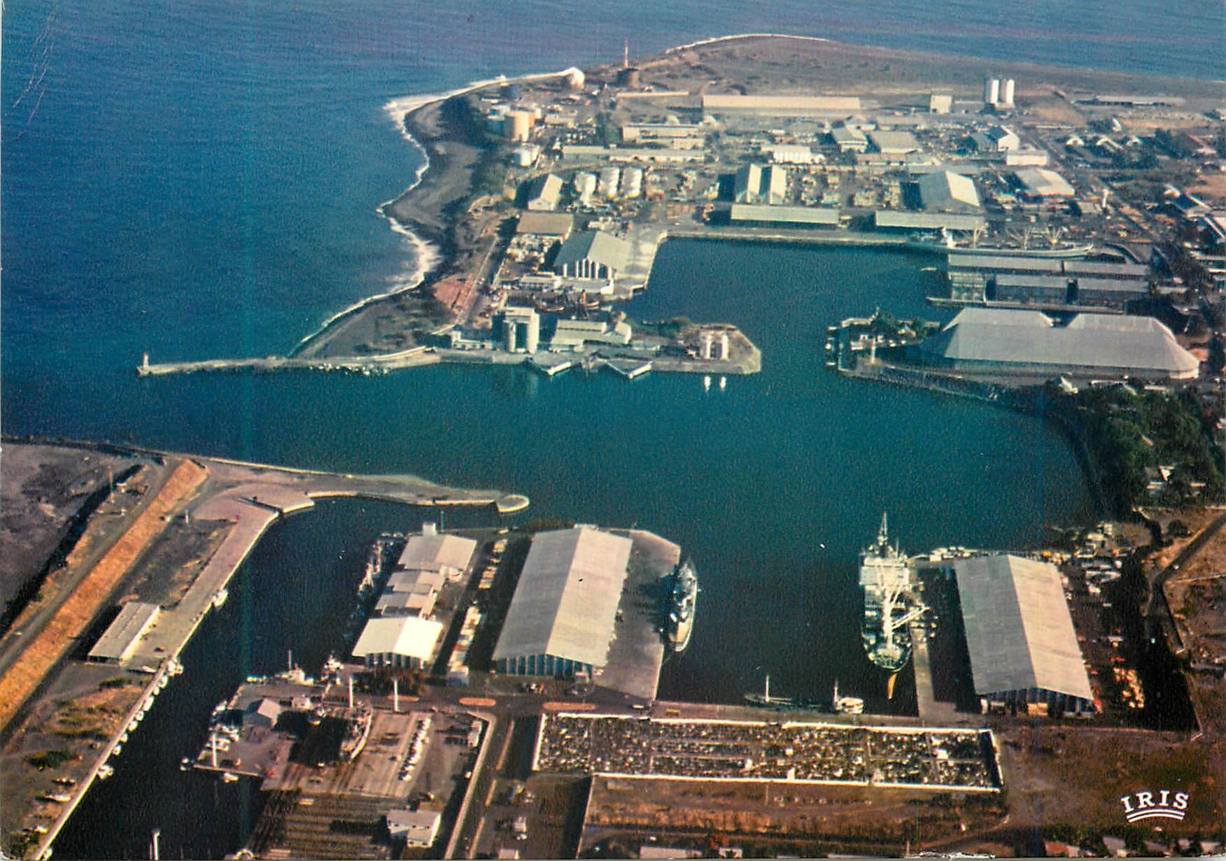 CPM La Reunion Le port de la Pointe des Galets vue aerienne Bateaux