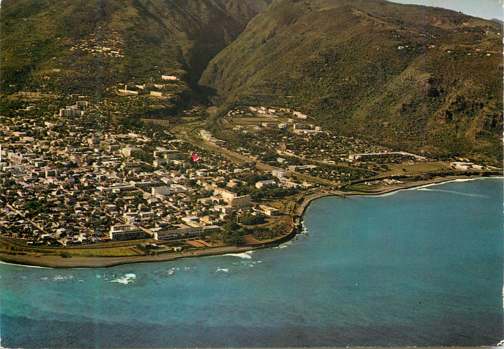 CPM L Ile de la Reunion Vue aerienne de Saint Denis 