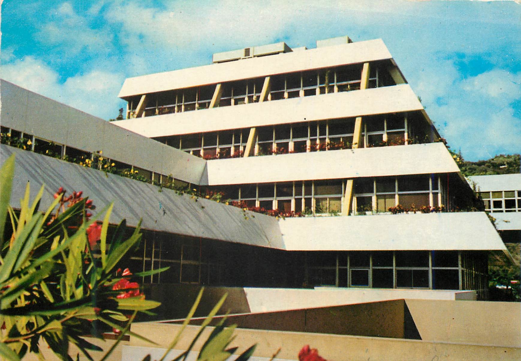 CPM L Ile de la Reunion L Hotel de Ville de St Denis 