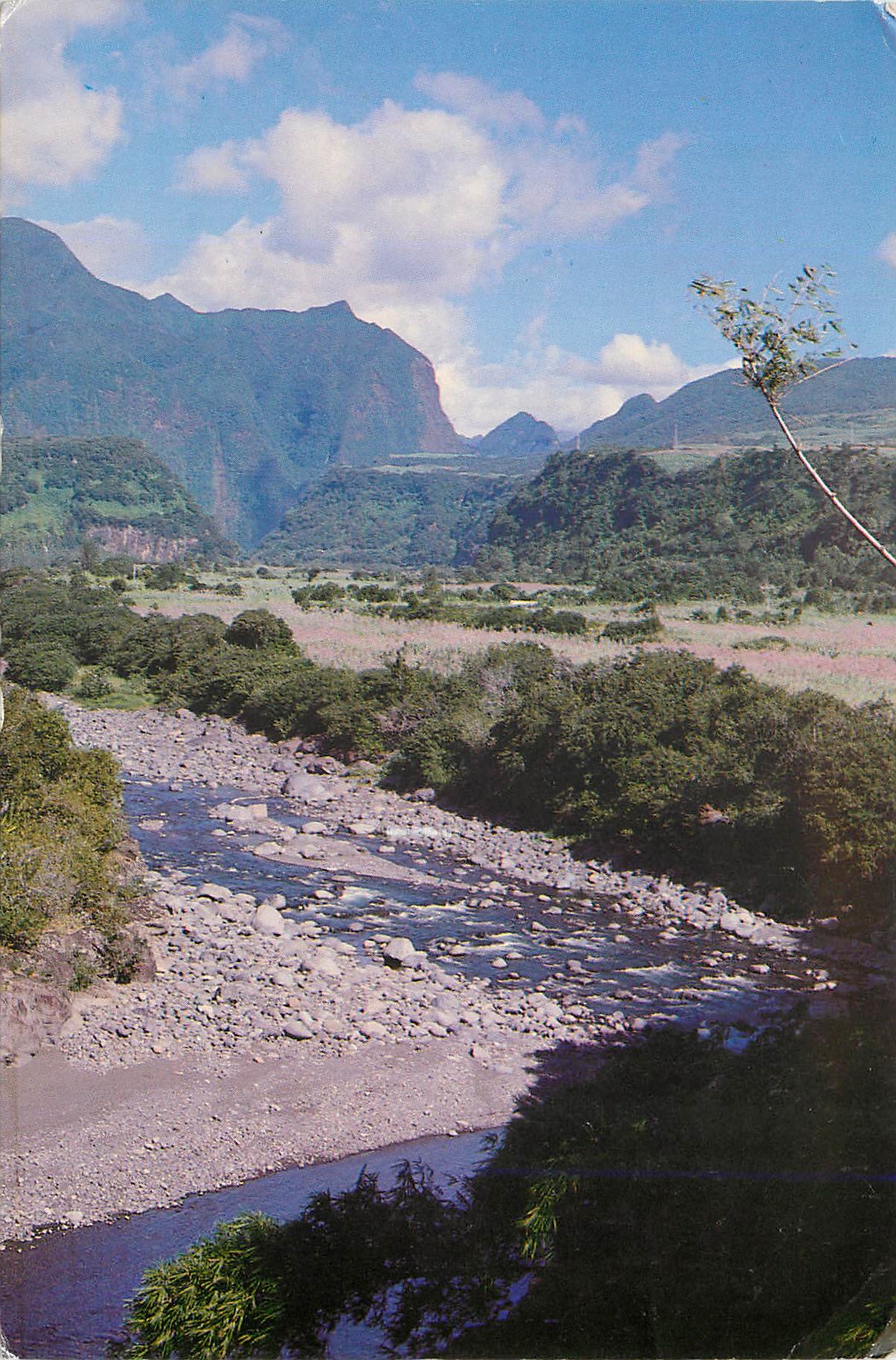 CPM A l interieur de l lle un torrent Ile de la Reunion 