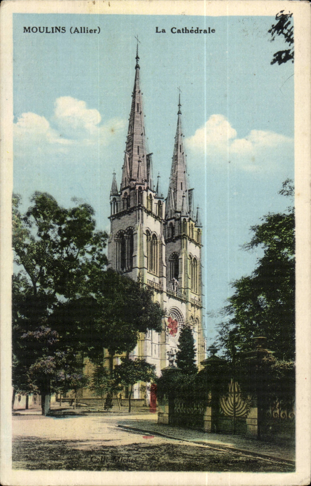 Moulins CPA La cathedrale