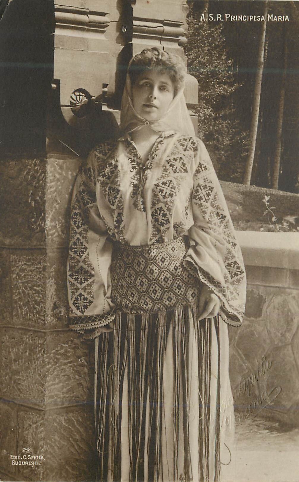 Principesse Maria — en costume traditionnel roumain — Édit. C. Sfetea, Bucarest, n°22