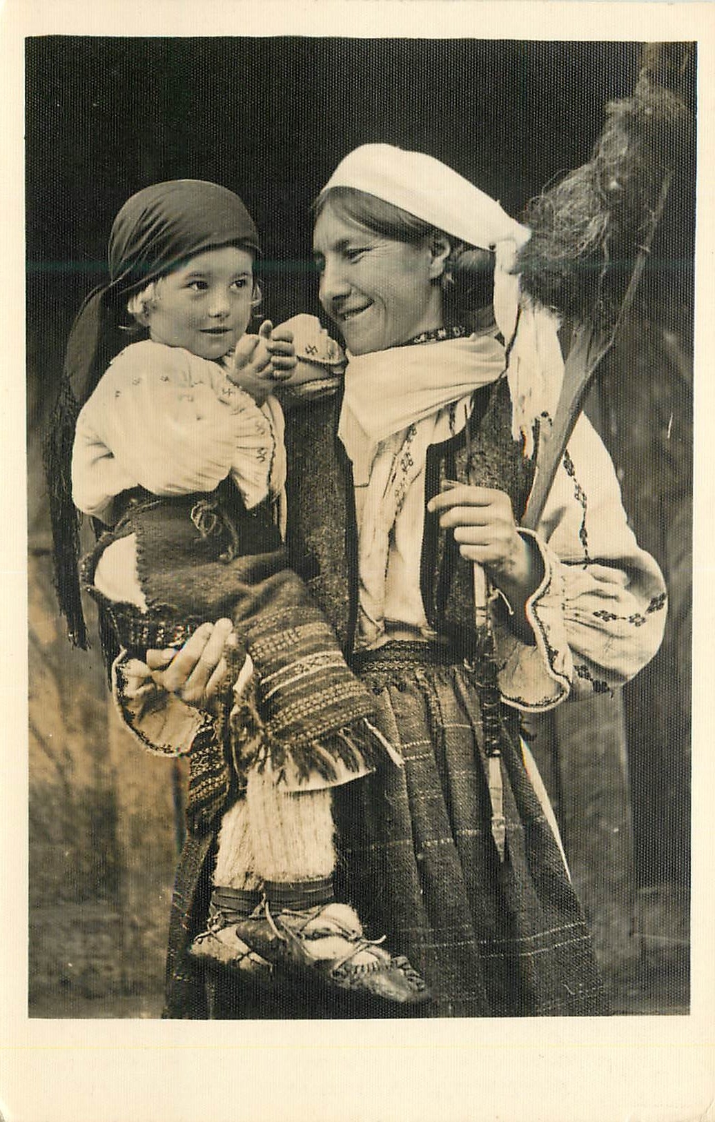 CPA Rumanische Bauerin und Kind aus dem Schieltal 
