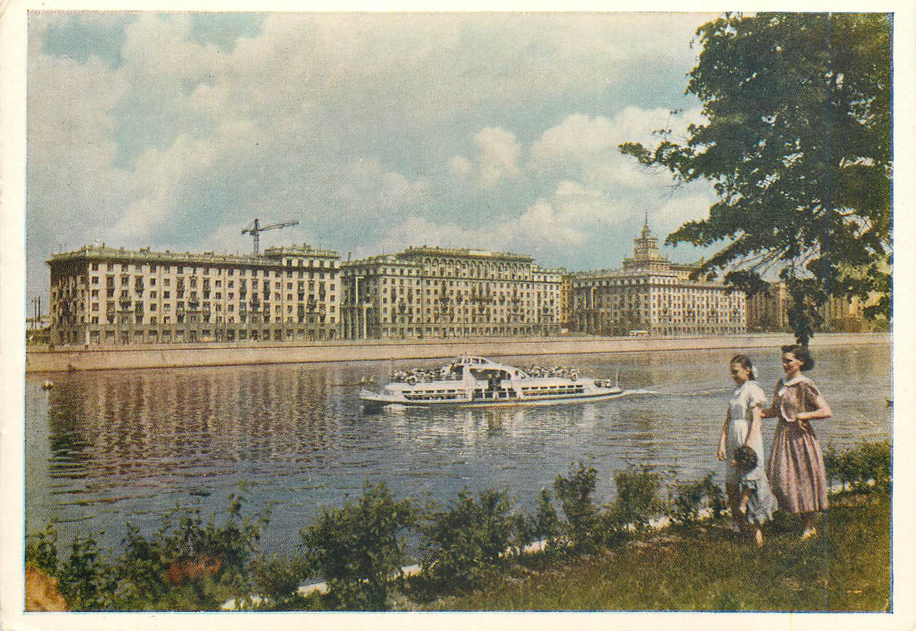 CPM Moscou Vue du quai Frounzenkaia 