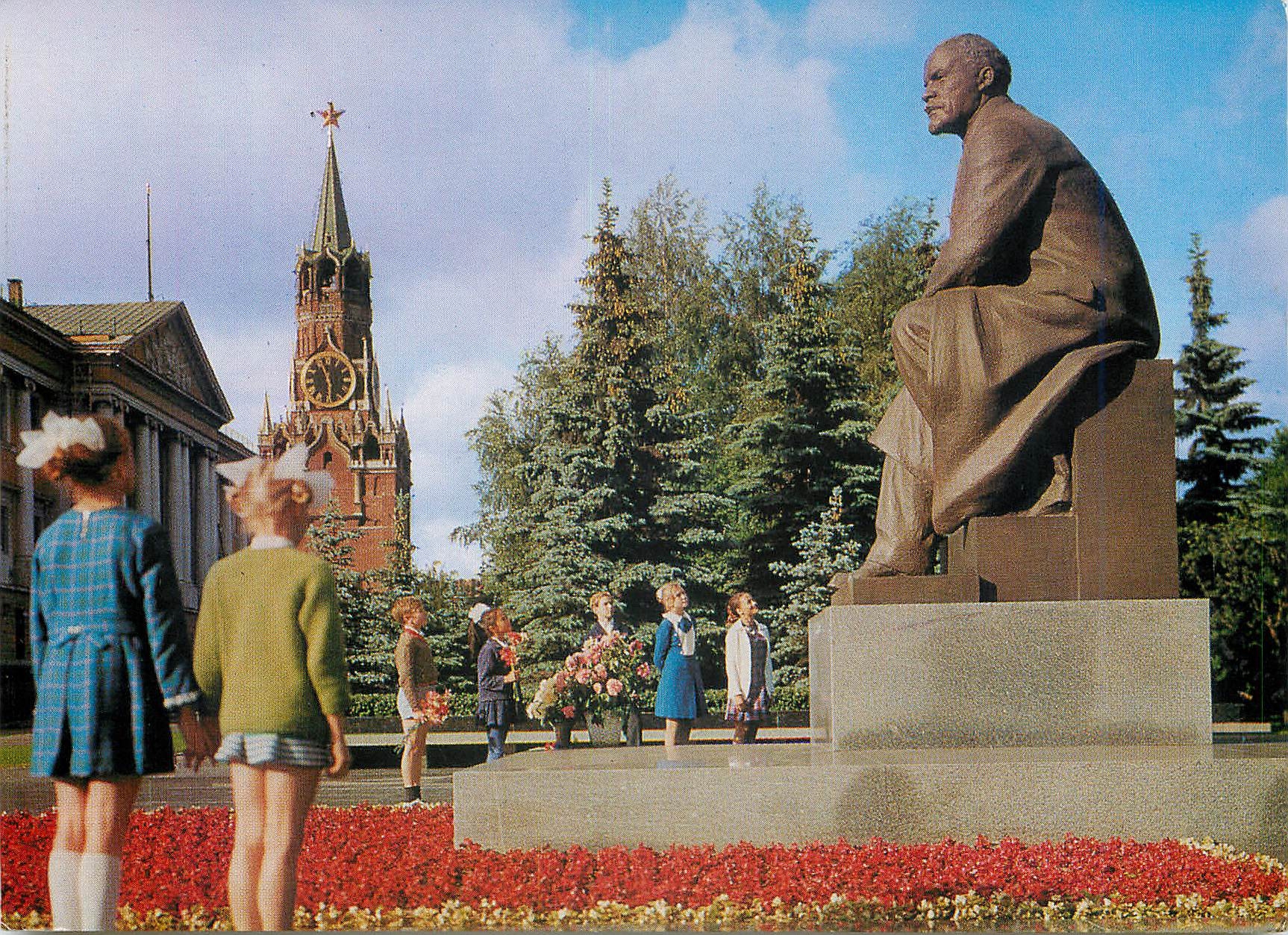 CPM Moscow Monument in VI Lenin in the Kremlin 