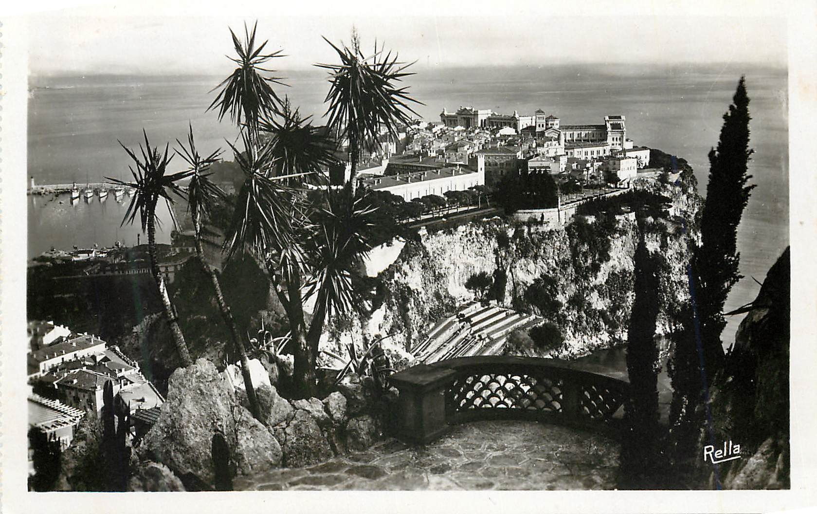CPA Le Rocher de Monaco vu des Jardins exotiques 