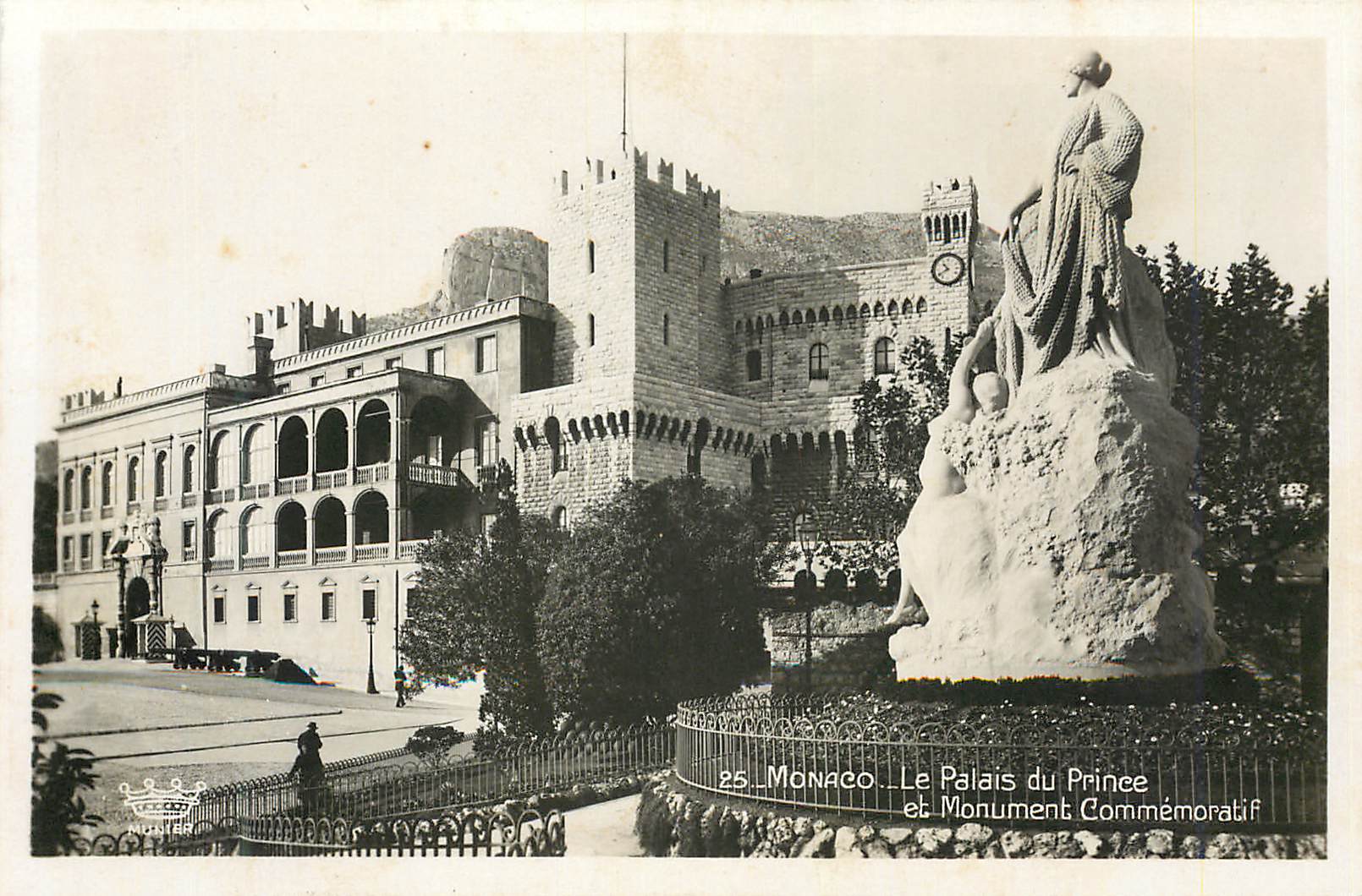 CPA Monaco Le palais du Prince et monument commemoratif 