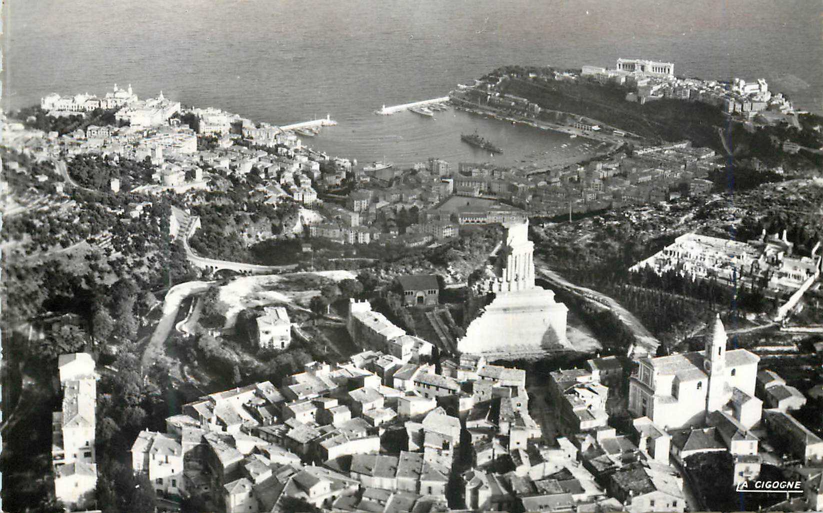 CPM En avion sur La principaute de Monaco Vue generale La Turbie Trophee d'Auguste