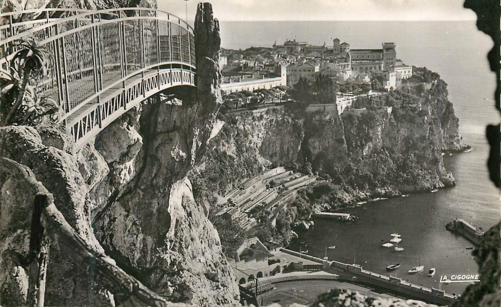 CPM Monaco Le rocher de Monaco et le Stade Louis II Vue pride du Jardin exotique 