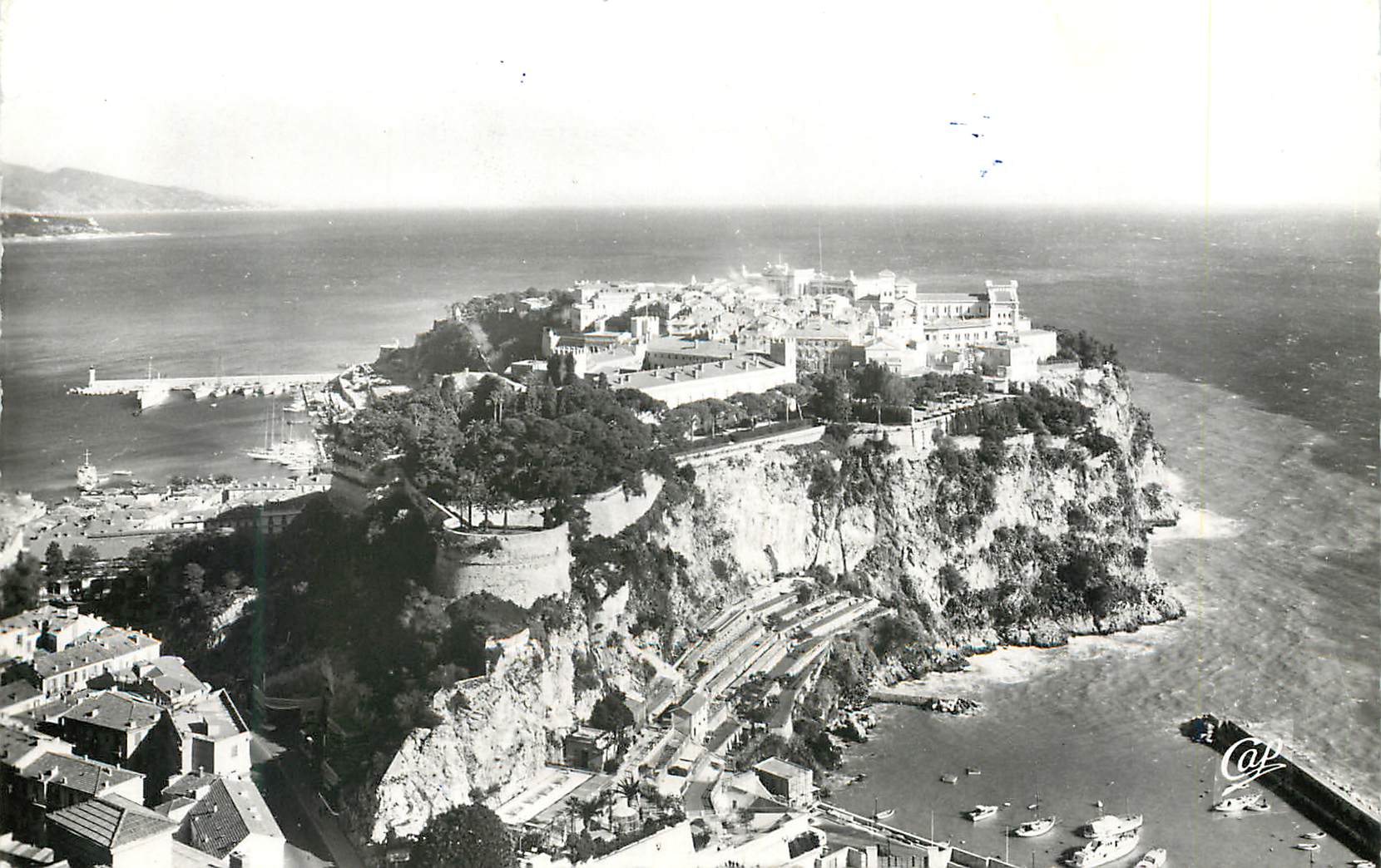 CPM Monaco Vue sur le rocher prise du jardin exotique 