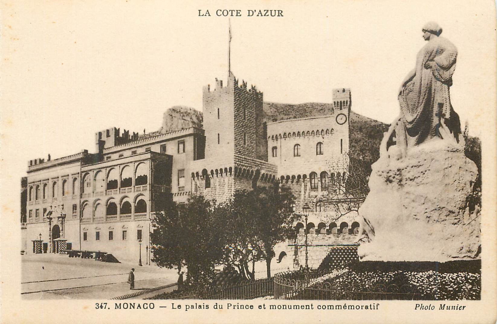 CPA Monaco Le palais du Prince et monument commemoratif 