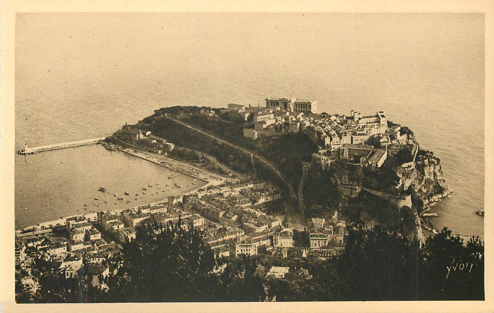 CPA Monaco Principaute Le rocher vu de la grande corniche 