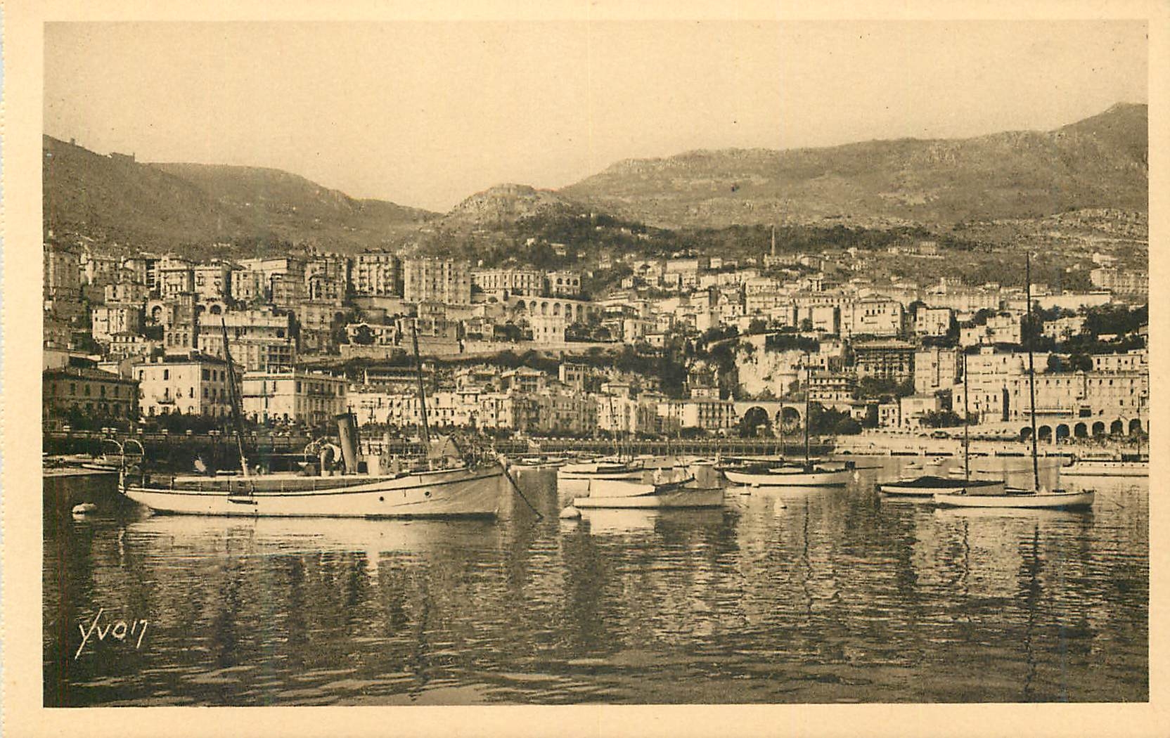 CPA Monte Carlo Principaute de Monaco Vue generale sur La Condamine Bateaux