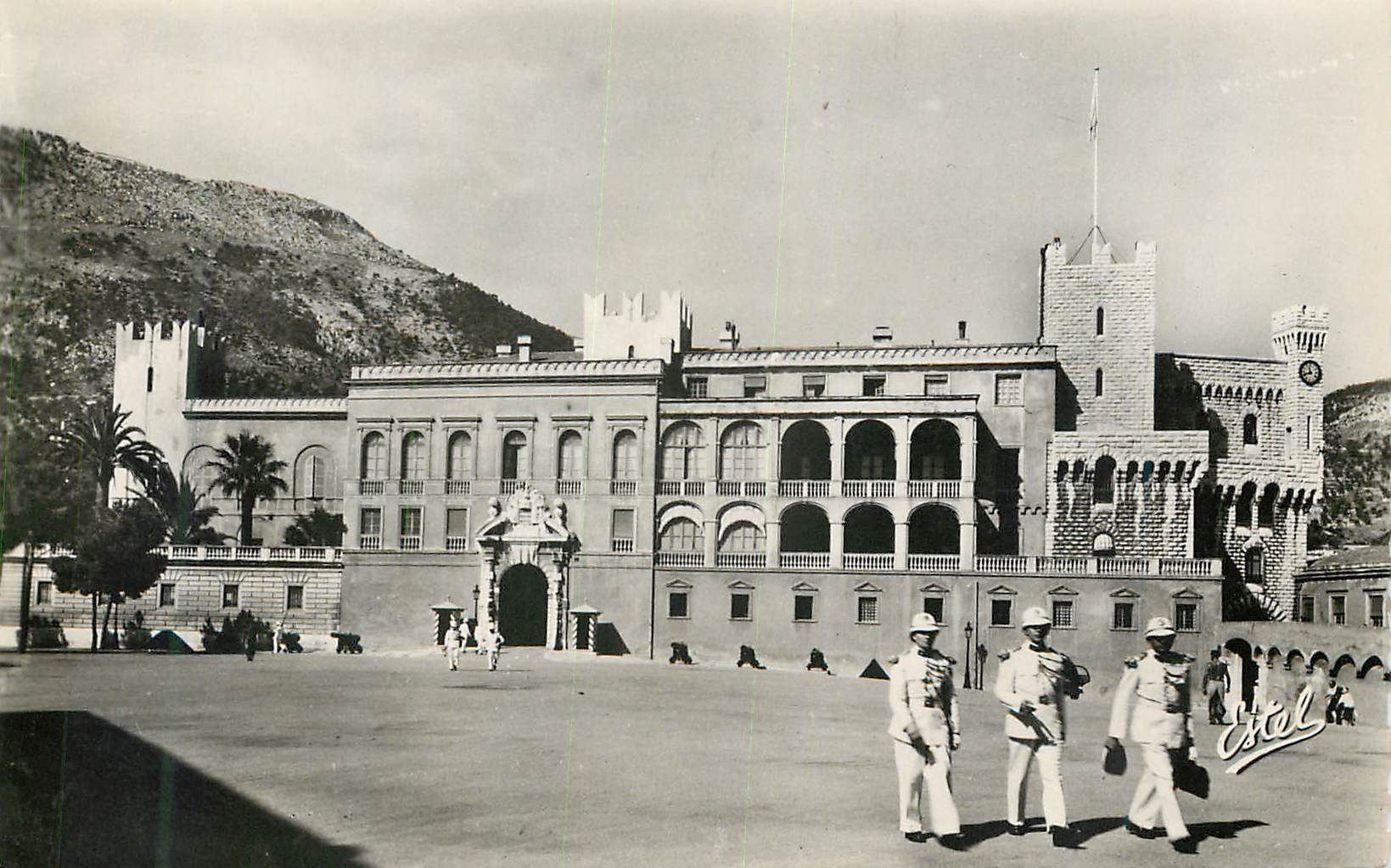 CPM Monaco Palais du Prince Facade sur la Place du Palais Militaria