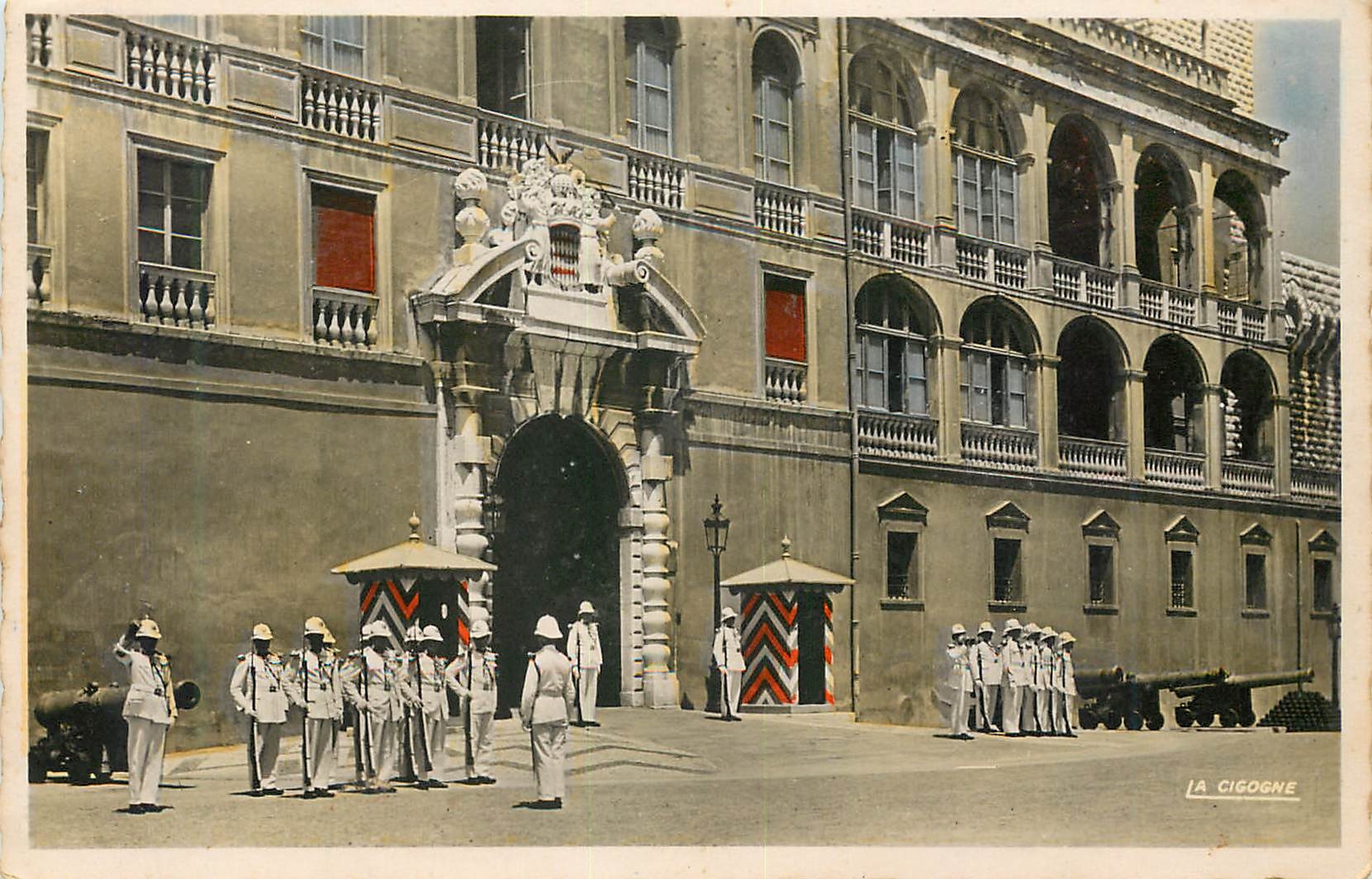 CPM Monaco La releve de la garde devant le palais princier Militaria