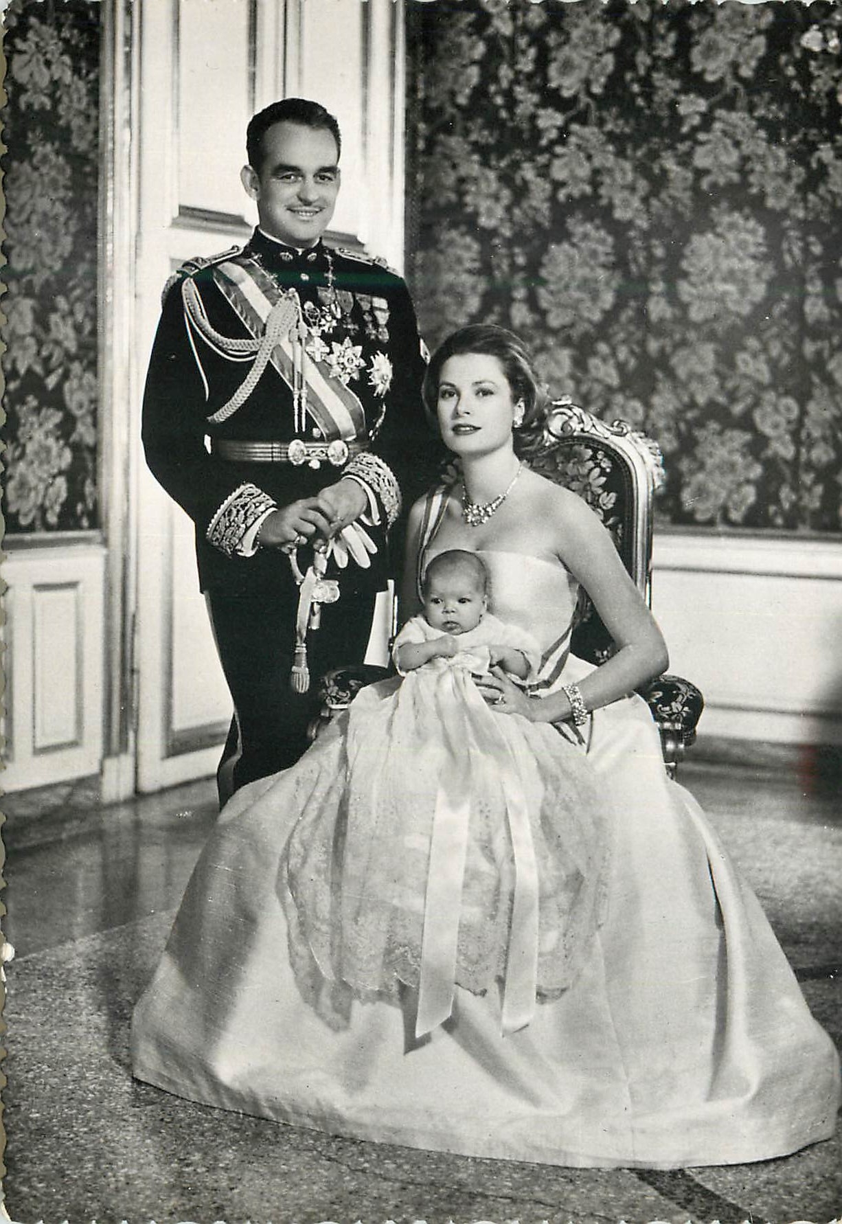 CPM Le Prince Rainier III La Princesse et la Princesse Caroline 