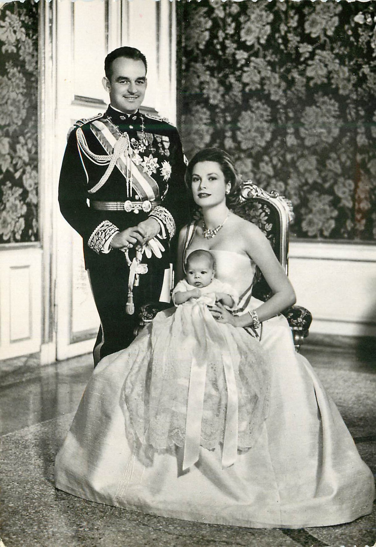 CPM Le Prince Rainier III La Princesse et la Princesse Caroline 