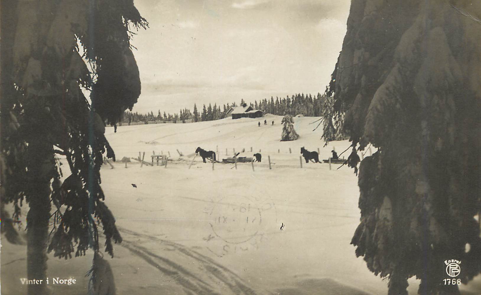 Vinter i Norge — scène hivernale avec chevaux et cabanes — éditeur Enrum n°1768