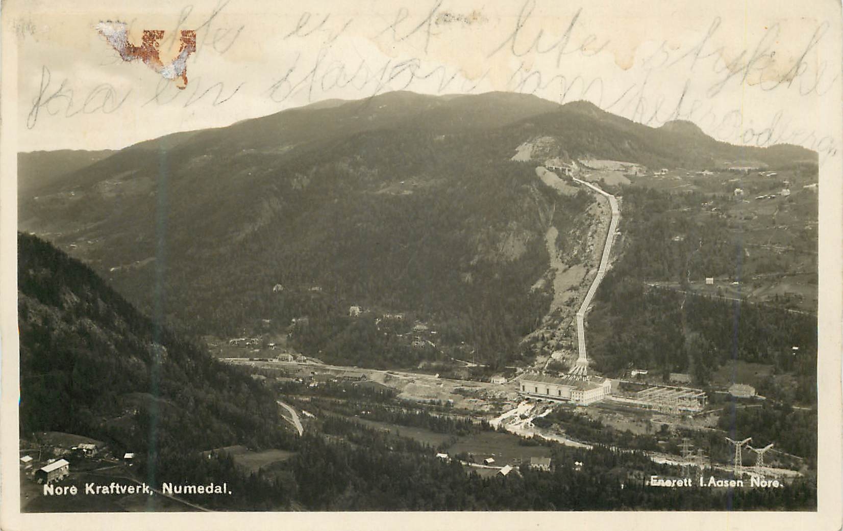 Nore Kraftverk, Numedal — vue aérienne du barrage et de l'usine — éditeur I. Aasen, Nore
