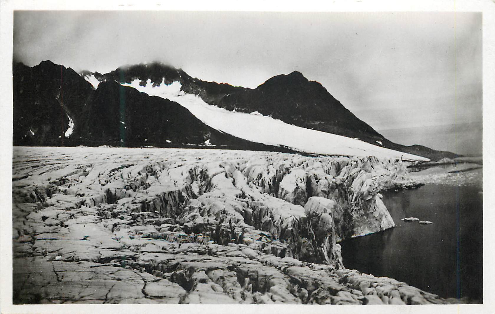 CPA Magdanela bay Glacier Gully vue de la Moraine 
