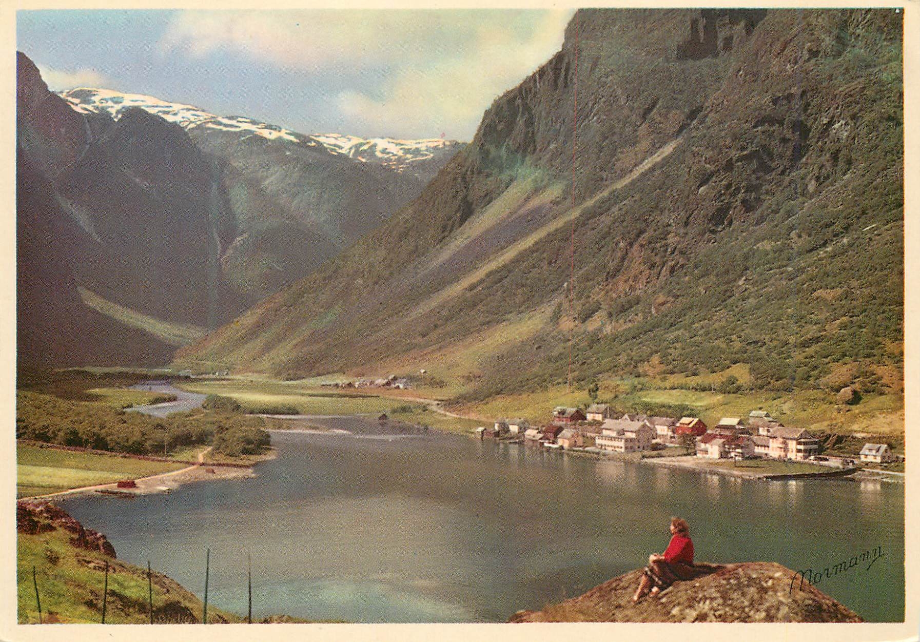 CPA Norway Sogn Gudvangen The Naeroy Valley in the background 