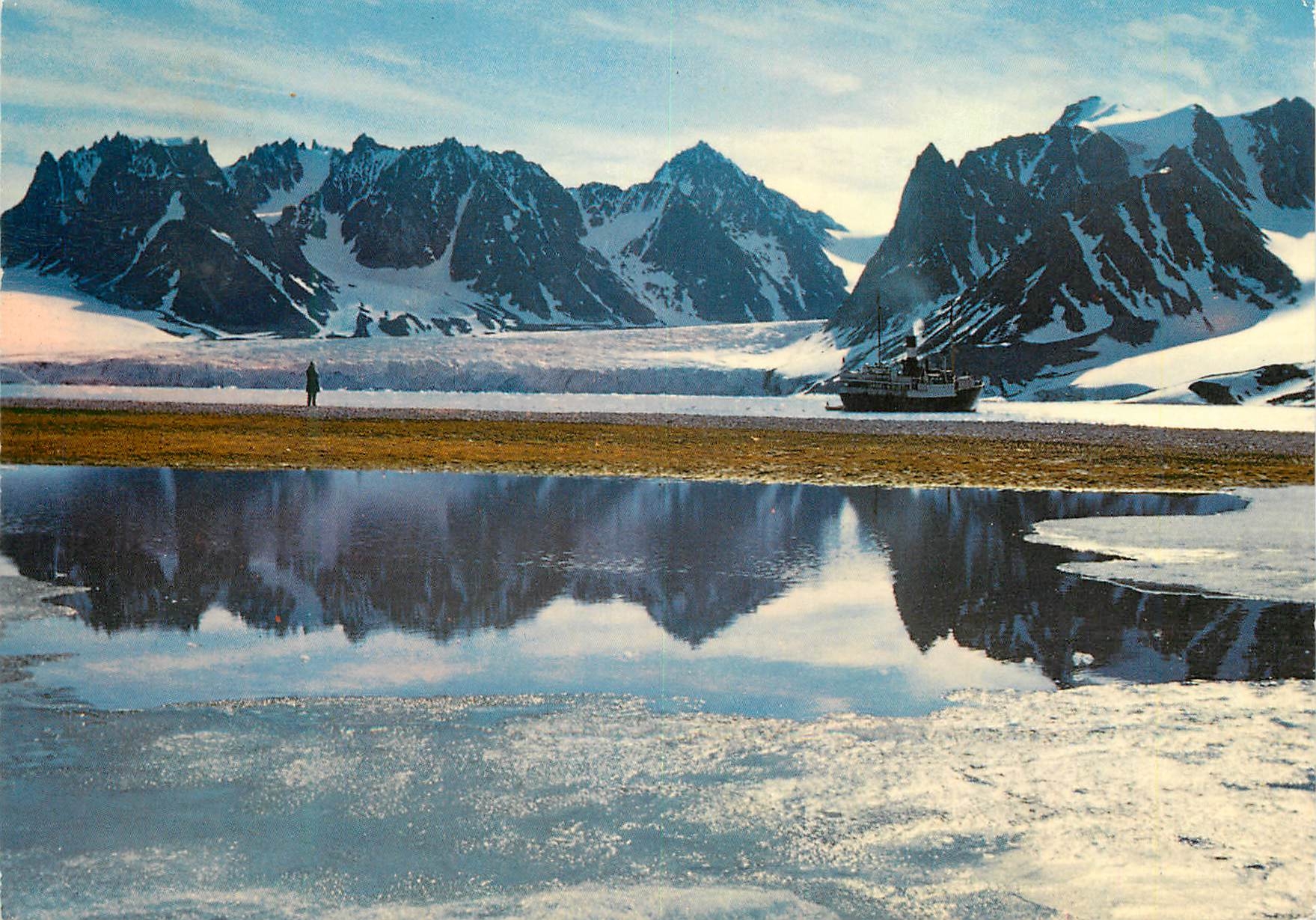 CPM The steamship Lyngen in the Magdalenabay 