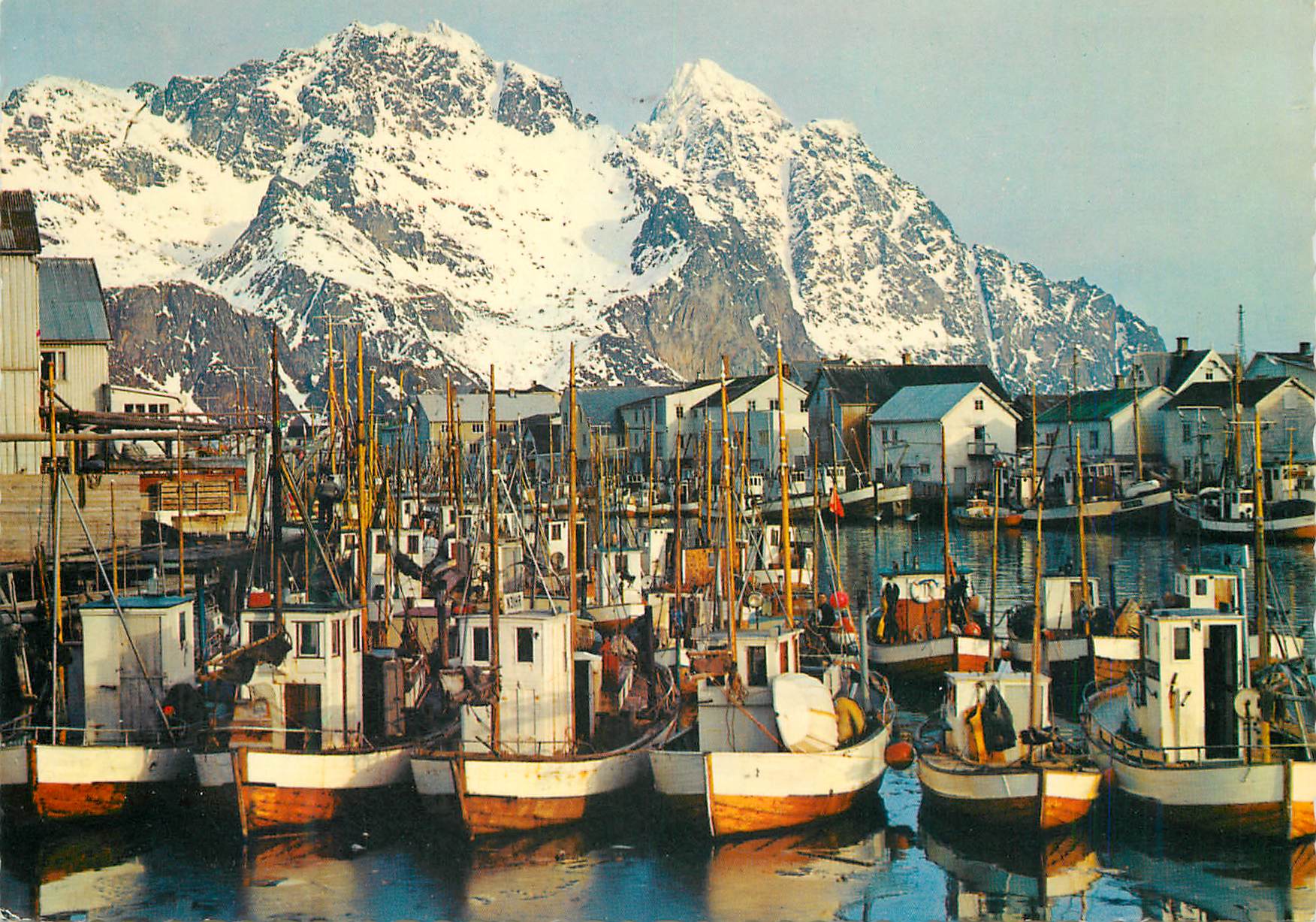 CPM Henningsver Bateaux