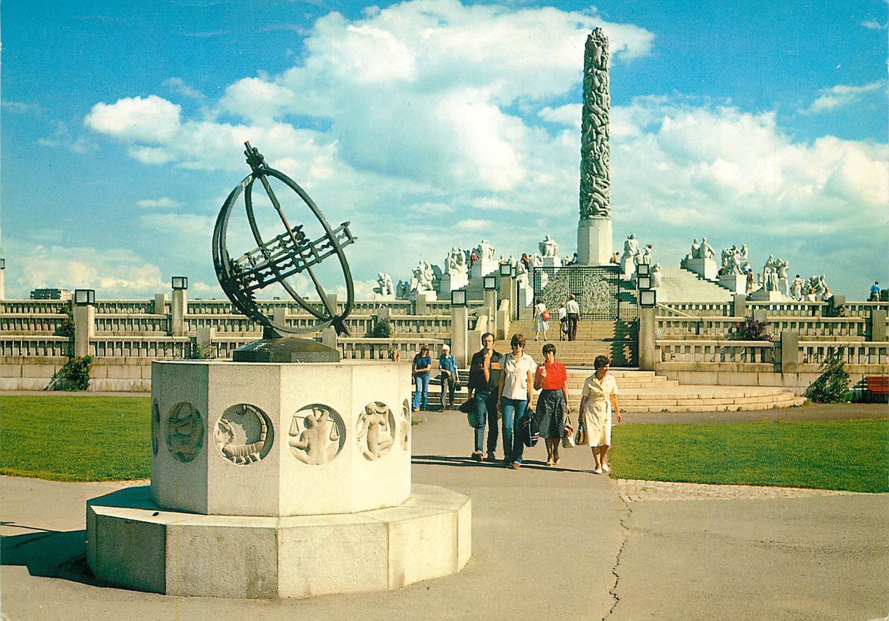 CPM Oslo Norway The sundial and the Monolith 