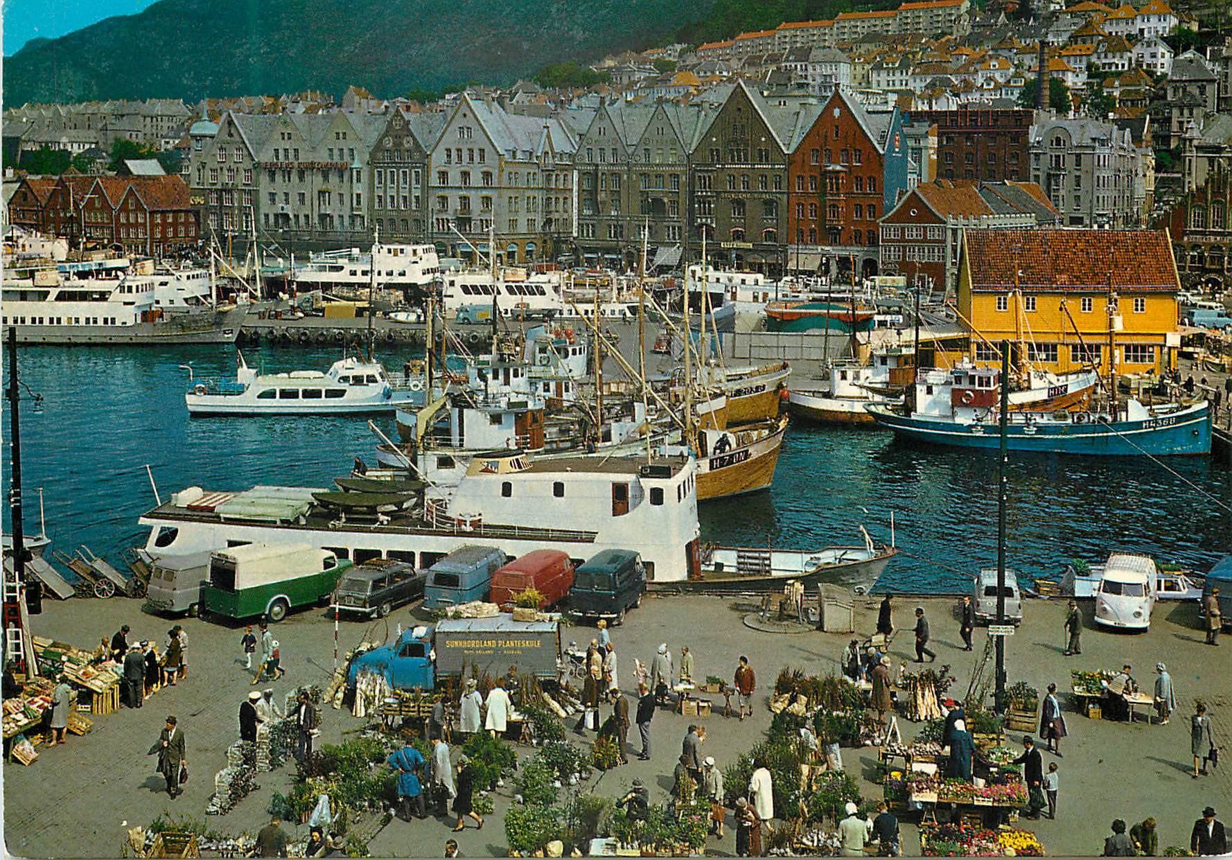 CPM Norway Bergen View of the harbour Bateaux