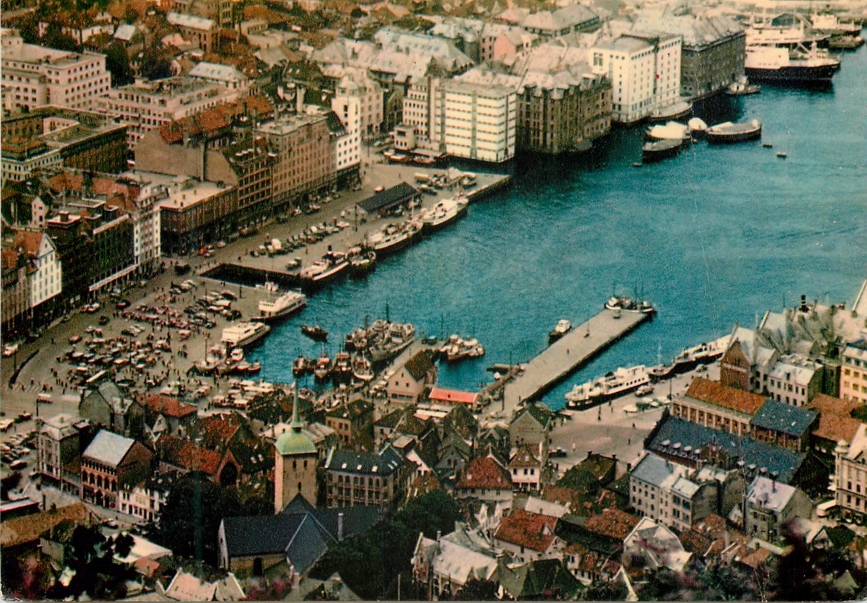 CPM Norvege Le port de Bergen vu des hauteurs environnantes 