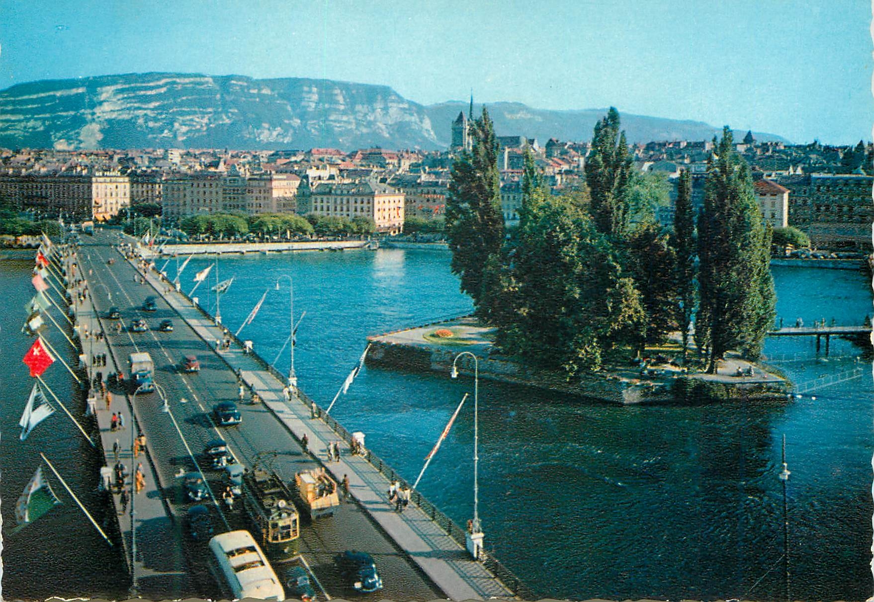 CPM Geneve L lle Jean Jacques Rousseau et le Pont du Mont Blanc 