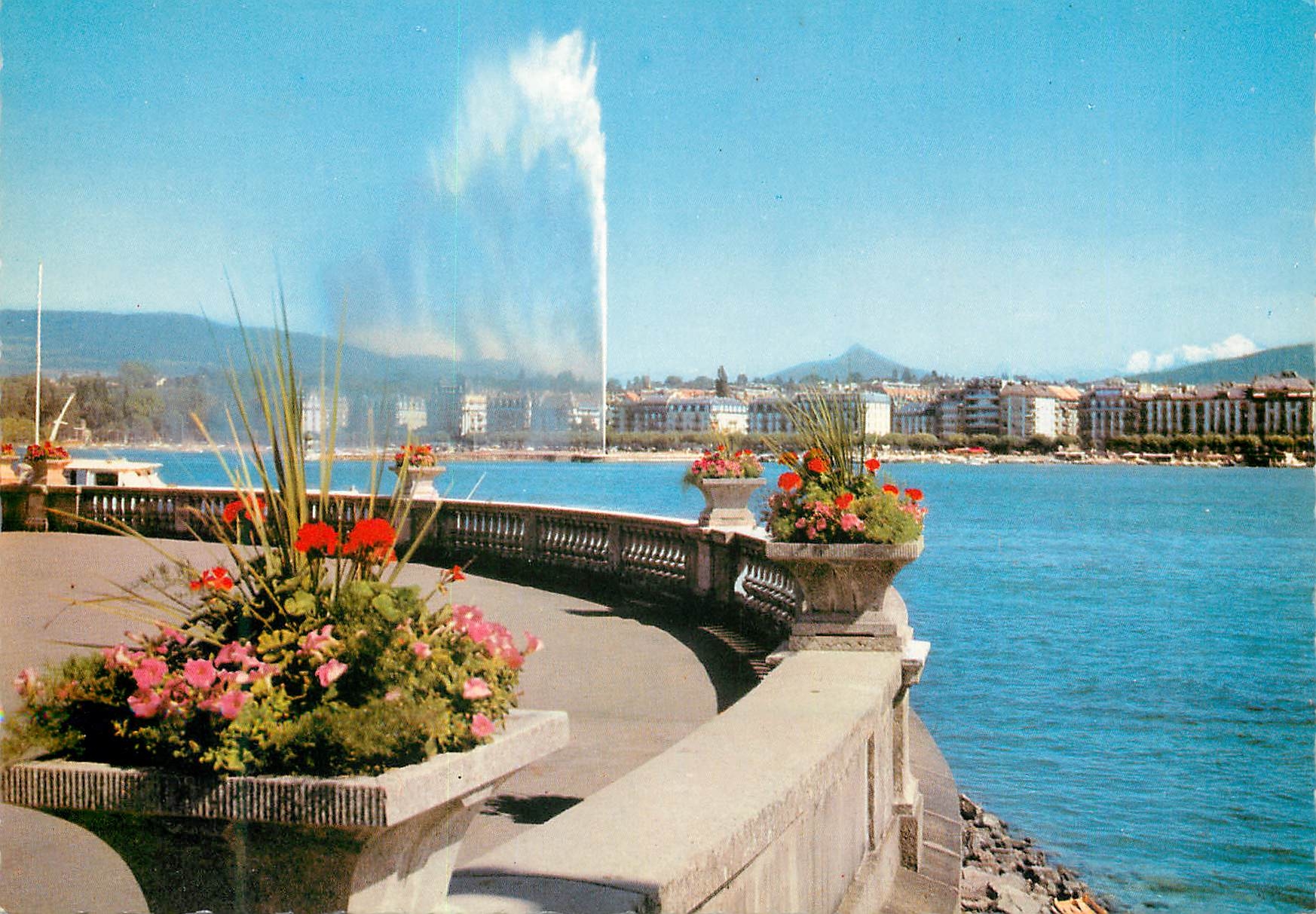 CPM Geneve Le jet d eau et le Mont Blanc 