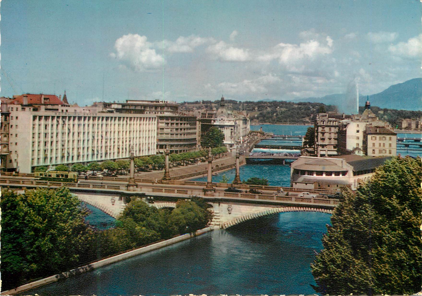 CPM Geneve L Hotel du Rhone et le quartier de l lle 